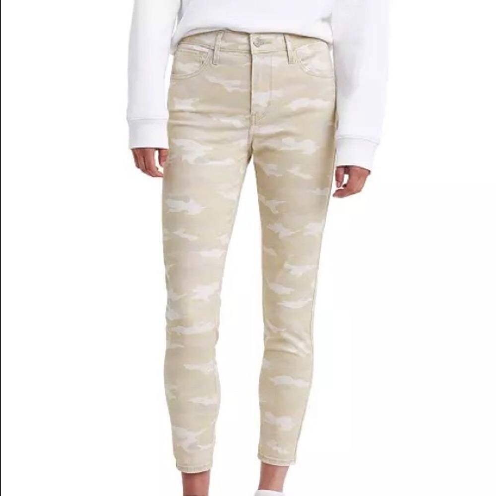 Levi’s 720 High-Rise Super Skinny Cropped Jeans